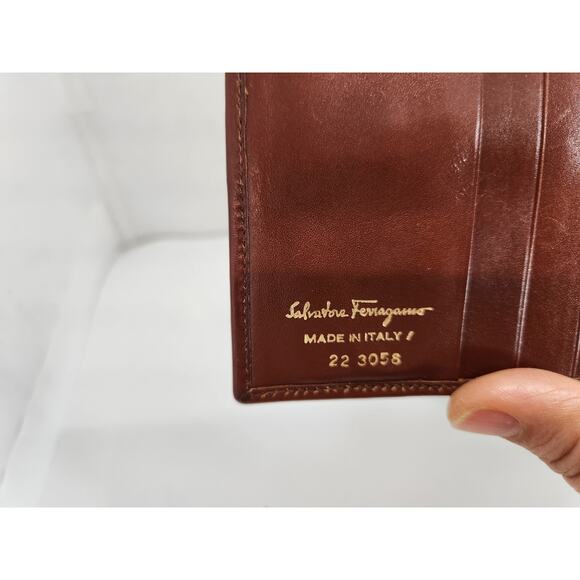 VINTAGE Salvatore Ferragamo Vara brown Kisslock Trifold Wallet Gold‎ hardware - Picture 12 of 12